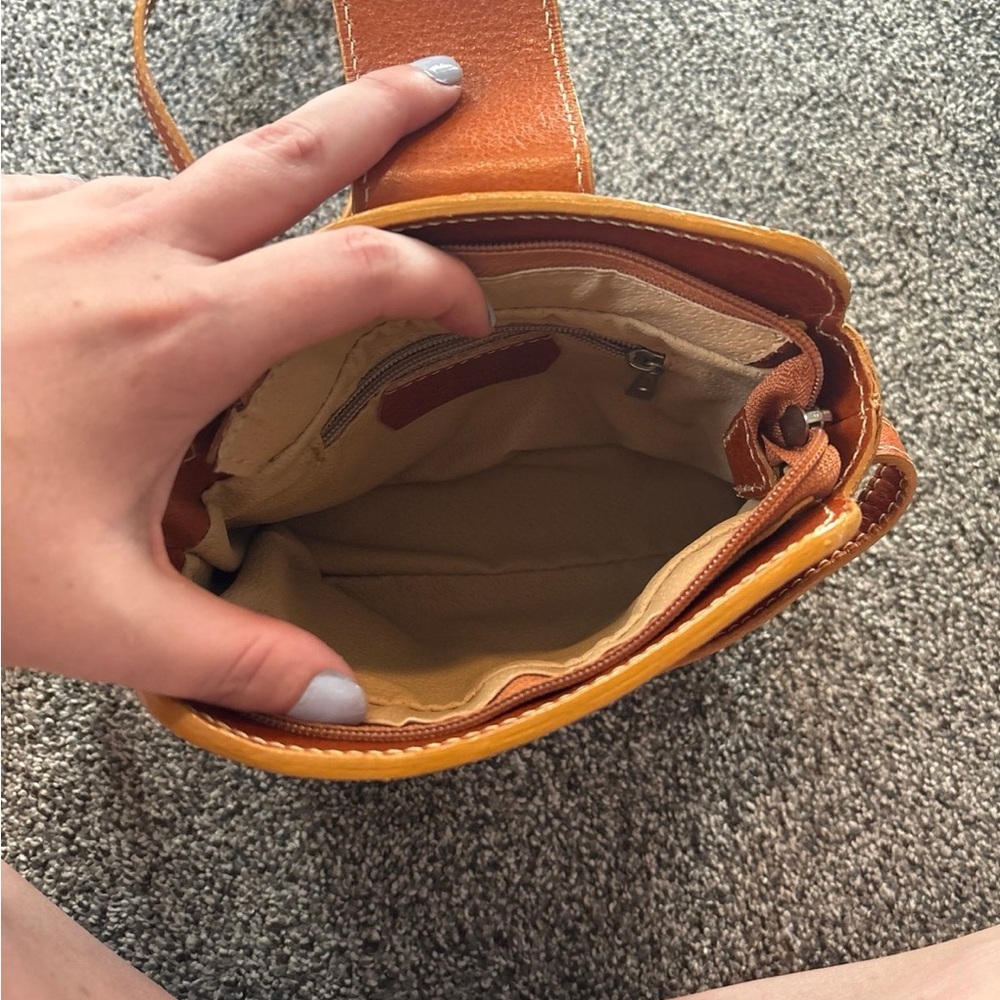 BCS Budapest Real Leather Cross Body Bag - Picture 5 of 7